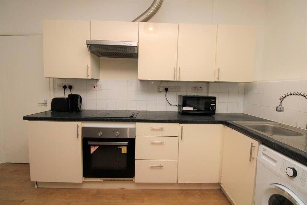 דירות לונדון Ideal 2 Bed Flat Close To City מראה חיצוני תמונה