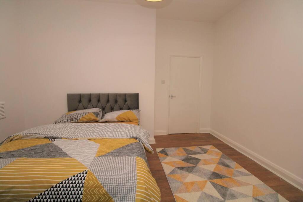 דירות לונדון Ideal 2 Bed Flat Close To City מראה חיצוני תמונה