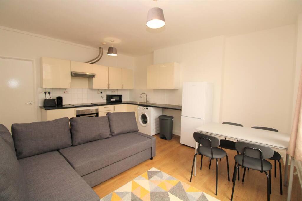 דירות לונדון Ideal 2 Bed Flat Close To City מראה חיצוני תמונה