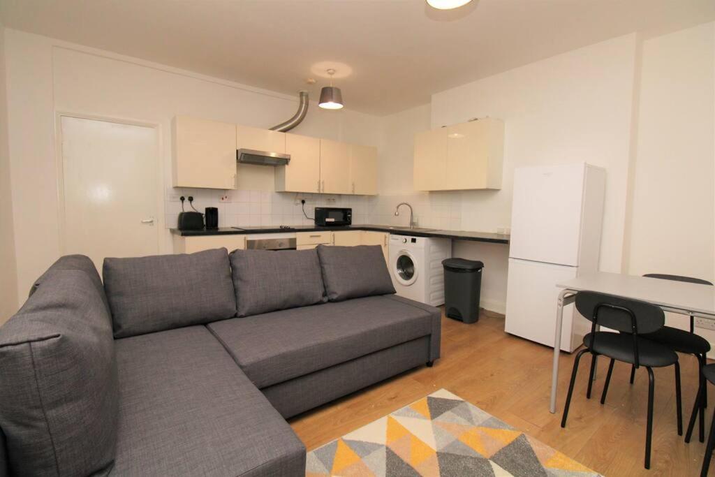 דירות לונדון Ideal 2 Bed Flat Close To City מראה חיצוני תמונה